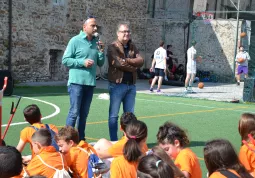 L'assessore Diego Bressi e il sindaco Marco Gallo salutano i partecipanti a Sapazzamondo 2023
